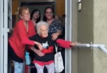 Photo of Abuela ricotera se sumó a la despedida de Indio Solari: salió a la puerta del geriátrico a saludar a los fans