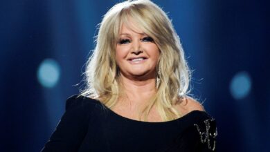 Photo of Murió Bonnie Tyler, la eterna voz rasgada de “Eclipse total del corazón”, a los 75 años