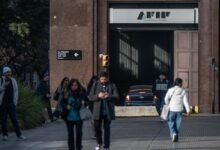 Photo of La recaudación cayó 7,4% real en junio por el desplome de retenciones y la prórroga de Ganancias