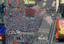 Photo of Histórico banderazo argentino en Times Square: miles de hinchas coparon Nueva York antes de la final