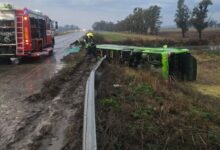 Photo of Carmen de Areco: un micro cayó de un puente en la ruta 7 y hay varios heridos
