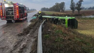 Photo of Carmen de Areco: un micro cayó de un puente en la ruta 7 y hay varios heridos