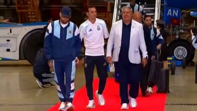 Photo of La selección argentina volvió al país y fue recibida por hinchas en Ezeiza